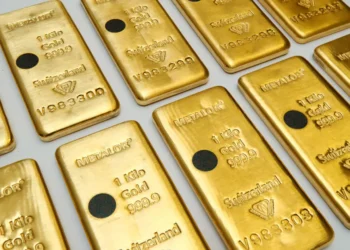 الذهب يحطم حاجز 3000 دولار للأوقية لأول مرة في التاريخ