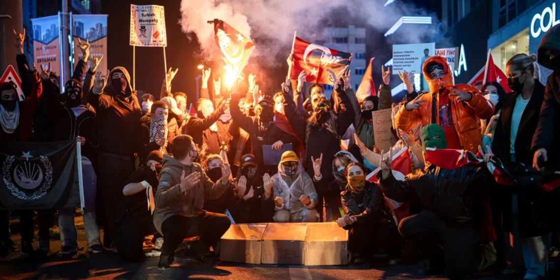تصاعد الاحتجاجات في تركيا وأردوغان يفتح جبهة جديدة ضد المعارضة