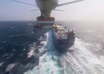 الحوثيون يستأنفون حظر السفن الإسرائيلية: تصعيد جديد في البحر الأحمر