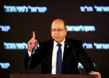 يعلون يهاجم حكومة نتنياهو: "لا ترسلوا جنودنا لقتل الرضّع في غزة"