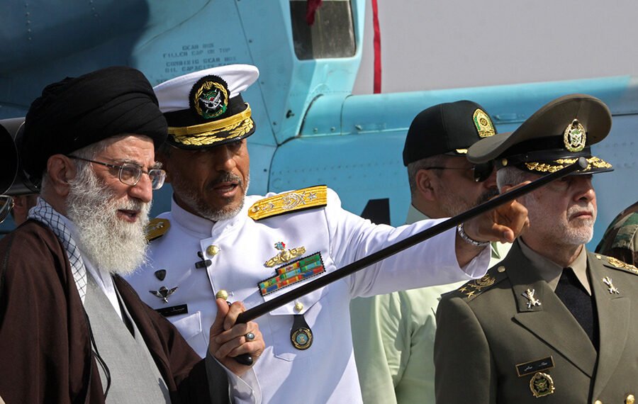 إيران تحذر من "فتن" أميركية وتحضّ الجوار على حماية سيادته