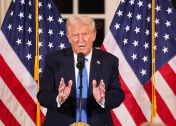 ترامب يضغط لتوسيع الرسوم الجمركية وسط تحذيرات من تداعيات اقتصادية