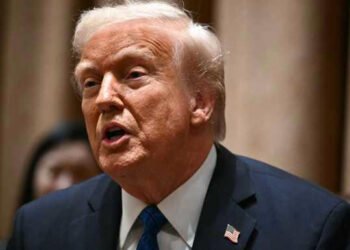 فضيحة "سيغنال" تُلاحق ترامب... وارتياحه يثير الجدل