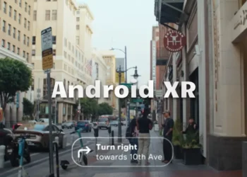 صورة توضح نظارات جوجل الذكية مع تقنية تتبع حركة العين وسماعات الرأس من جوجل