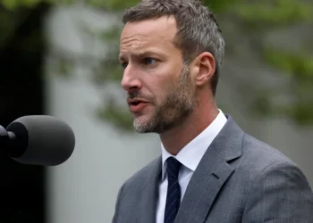 سحب ترشيح آدم بولر… مفاوضات الرهائن تثير توترات أميركية-إسرائيلية