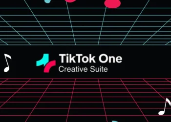 صورة توضيحية لمنصة TikTok One الجديدة التي تستبدل Creator Marketplace، مع ميزات الذكاء الاصطناعي لدعم الإعلانات والتسويق عبر تيك توك.