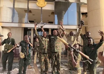 الجيش السوداني يتقدم في الخرطوم ودارفور تشتعل: صراع السيطرة يزداد شراسة