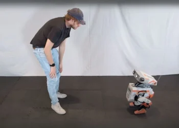 روبوت ديزني البشري يظهر تعبيرات وجه عاطفية ويتفاعل مع الزوار بطريقة واقعية باستخدام الذكاء الاصطناعي - مصدر الصورة: Disney Research