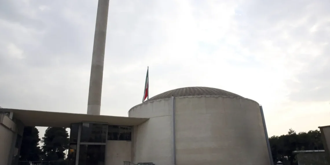 إيران تدرس اتفاقًا نوويًا مؤقتًا لتفادي التصعيد: تحرك تكتيكي أم مناورة سياسية؟