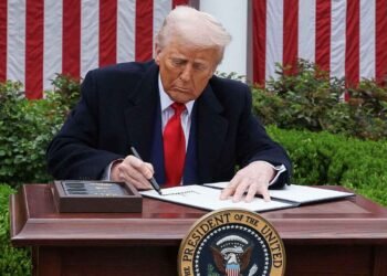 واشنطن تُخفف قبضة الرسوم: إعفاء تكنولوجي يُنقذ السوق والمستهلكين