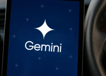 صورة تعبر عن توسع مساعد جوجل Gemini إلى السيارات والساعات الذكية عام 2025