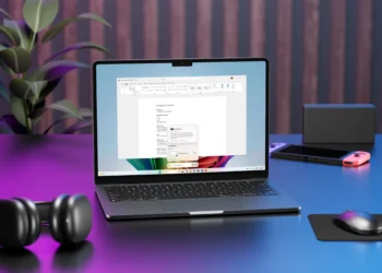 واجهة تطبيق Microsoft Copilot على ويندوز تُظهر ميزة البحث الذكي داخل الملفات وتحليل النوافذ
