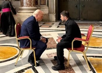 ترامب يلتقي زيلينسكي في الفاتيكان ويهاجم بوتين بلهجة غير معتادة