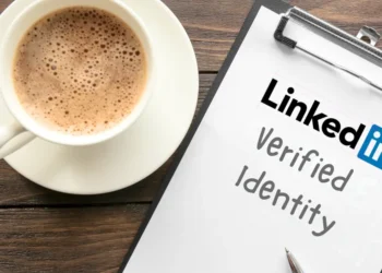 صورة تعبيرية عن نظام التحقق المجاني في LinkedIn