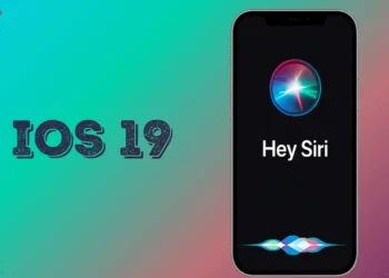 صورة توضح تحديث Siri الجديد ضمن نظام iOS 19 من آبل مع واجهة هاتف آيفون ومساعد صوتي ذكي