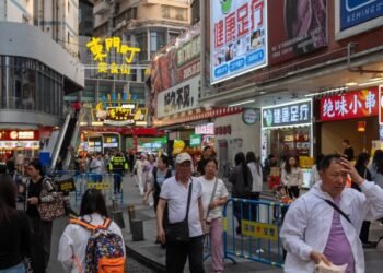 هل يستطيع الصينيون إنقاذ اقتصادهم بالاستهلاك المحلي؟