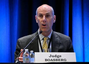 قاضٍ فدرالي يلوّح بإجراءات جنائية ضد إدارة ترامب بسبب ترحيل مهاجرين