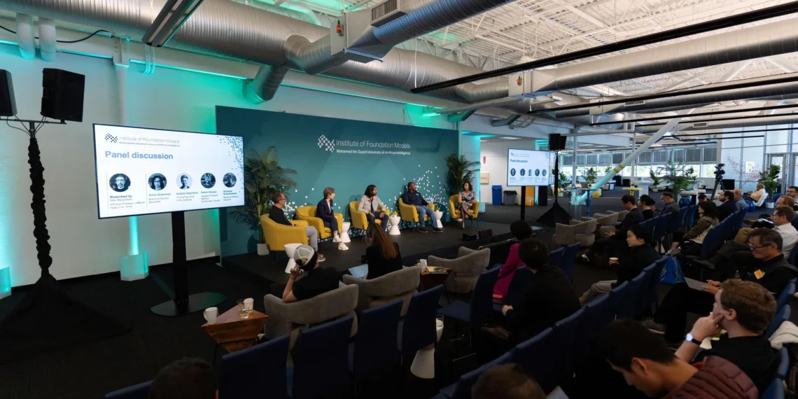 صورة توضح إطلاق مركز معهد النماذج التأسيسية التابع لجامعة محمد بن زايد للذكاء الاصطناعي - مصدر الصورة: وكالة أنباء الإمارات