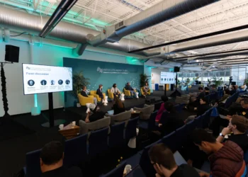 صورة توضح إطلاق مركز معهد النماذج التأسيسية التابع لجامعة محمد بن زايد للذكاء الاصطناعي - مصدر الصورة: وكالة أنباء الإمارات