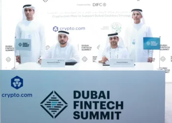 صورة لتوقيع اتفاقية بين دائرة المالية في دبي ومنصة Crypto.com لدعم استراتيجية دبي اللانقدية باستخدام العملات الرقمية - مصدر الصورة: المكتب الاعلامى لدبي