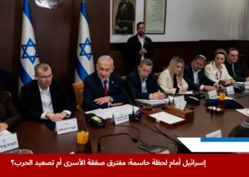 نتنياهو يصر على إنجاز صفقة تبادل الأسرى دون وقف الحرب في غزة، بحسب ما نقلته يديعوت أحرونوت عن مسؤولين إسرائيليين (الجزيرة)