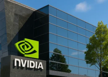 شعار شركة انفيديا أمام مقرها الرئيسي يعكس دورها البارز في دعم شركات الذكاء الاصطناعي الناشئة ضمن استثمارات استراتيجية