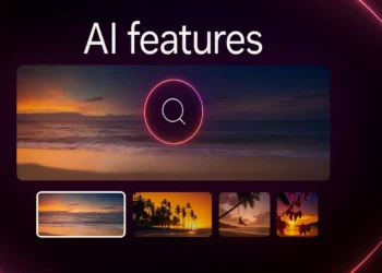 واجهة يوتيوب تعرض شريط نتائج البحث الذكي المدعوم بالذكاء الاصطناعي مع فيديوهات ووصف موجز لمواضيع البحث