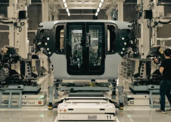 أمازون تفتتح أول منشأة إنتاج ضخمة لسيارات Zoox ذاتية القيادة