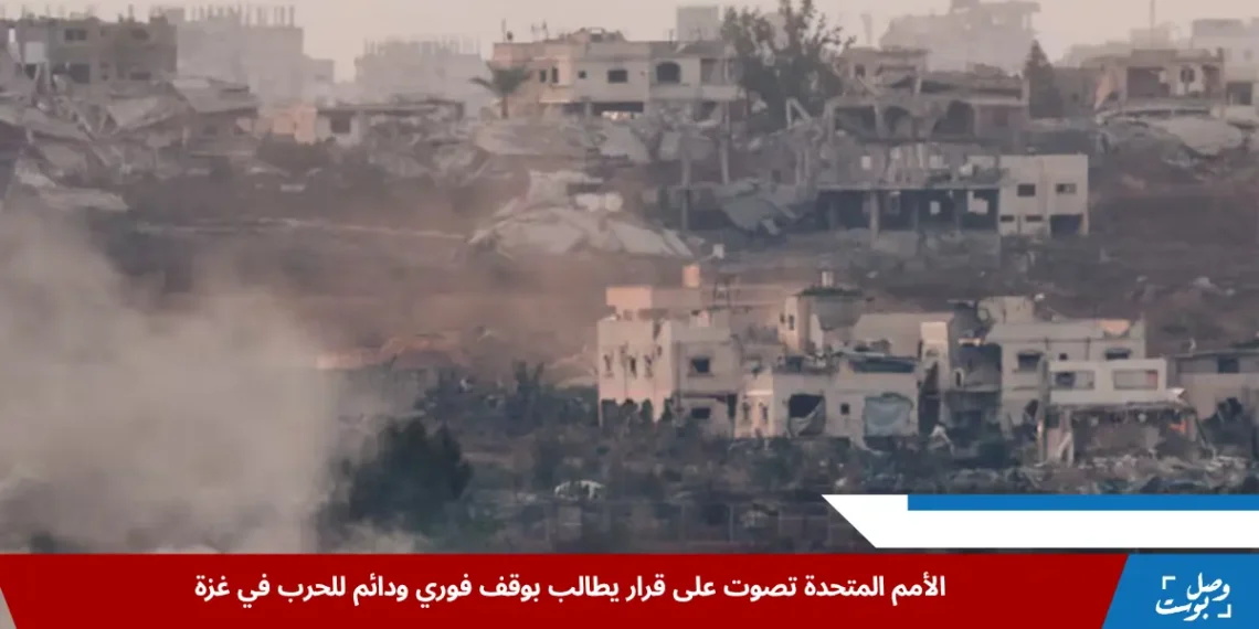 آليات عسكرية تتحرك في غزة كما تبدو من الجانب الإسرائيلي، في ظل مطالب دولية متزايدة بوقف فوري للحرب في غزة.