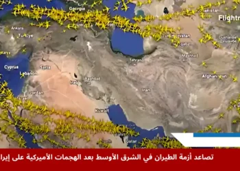 خريطة من موقع Flightradar24 تُظهر خلو المجال الجوي الإيراني والعراقي من الطائرات التجارية، بينما تتركز حركة الطيران حولهما عبر أجواء تركيا ومصر والخليج، في ظل تصاعد التوترات في الشرق الأوسط.