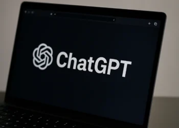 صورة توضح خصوصية البيانات في محادثات ChatGPT