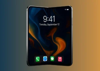 هاتف آيفون القابل للطي يعرض تصميمًا