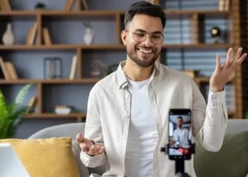 صورة توضح العقوبات الجديدة في الفيسبوك على إعادة نشر المحتوى على فيسبوك