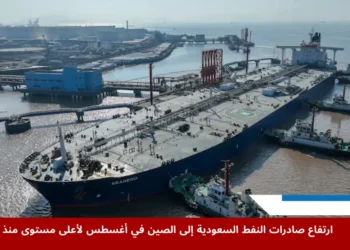 صورة جوية لناقلة نفط خام ترسو في محطة نفطية قبالة جزيرة وايدياو بمقاطعة تشجيانغ في الصين، في سياق ارتفاع صادرات النفط السعودية إلى الصين