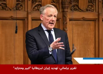 النائب البريطاني كيفان جونز يتحدث داخل مجلس العموم خلال نقاش برلماني، في ظل تحذيرات متزايدة بشأن تهديد إيران لبريطانيا (رويترز)