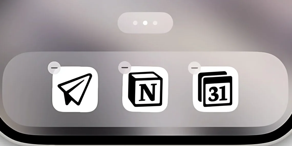 شاشة آيفون تعرض واجهة تطبيق Notion Mail مع أدوات تنظيم البريد الإلكتروني المدعوم بالذكاء الاصطناعي