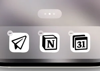 شاشة آيفون تعرض واجهة تطبيق Notion Mail مع أدوات تنظيم البريد الإلكتروني المدعوم بالذكاء الاصطناعي