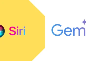 صورة توضيحية تظهر شعار آبل وجوجل مع مساعد سيري لتوضيح خبر اعتماد آبل على Gemini من جوجل لتطوير سيري