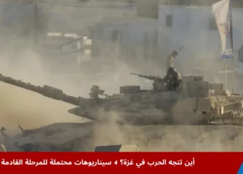 دبابة إسرائيلية تتحرك قرب حدود قطاع غزة في جنوب إسرائيل ضمن تصعيد العمليات خلال الحرب في غزة