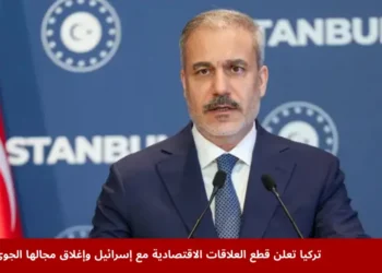 وزير الخارجية التركي هاكان فيدان خلال تصريح صحفي ينتقد سياسات إسرائيل العدوانية التي امتدت من غزة إلى القدس والضفة الغربية وسوريا وإيران ولبنان، في إطار إعلان تركيا قطع العلاقات مع إسرائيل (رويترز)