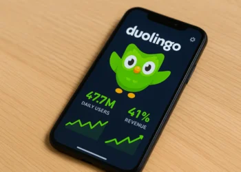 واجهة تطبيق دولينجو تعرض زيادة في عدد المستخدمين ونمو الإيرادات خلال الربع الثاني من 2025