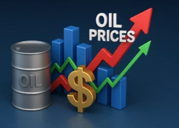 ارتفاع أسعار النفط بعد الهجمات الإسرائيلية والتوترات الجيوسياسية مع بقاء المكاسب محدودة بسبب وفرة المعروض