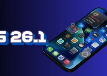 واجهة آيفون بعد تحديث iOS 26.1 مع اعتماد تصميم الزجاج الضبابي بدل Liquid Glass