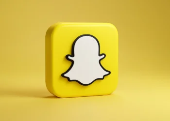 واجهة تطبيق سناب شات تعرض عدسة Imagine Lens الجديدة التي تتيح للمستخدمين إنشاء صور بالذكاء الاصطناعي باستخدام الأوامر النصية