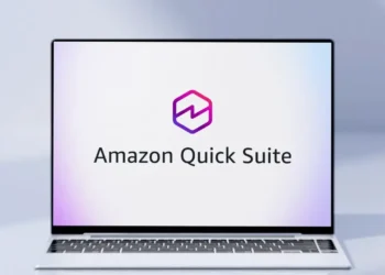 واجهة منصة أمازون Quick Suite مع عرض للميزات الرئيسية مثل الأتمتة والأمان المدمج للذكاء الاصطناعي في المؤسسات.