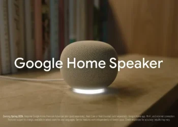 سماعة Google Home Speaker بتصميم دائري حديث وألوان متعددة، تدعم Gemini AI وتوفر صوت 360 درجة مع خدمات Google Home Premium