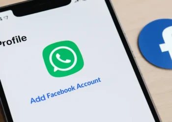 صورة توضح طريقة ربط حساب فيسبوك مع حساب واتساب لعرض الهوية عبر منصات ميتا بشكل آمن.