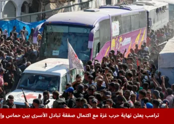 تجمع الناس في مستشفى ناصر لاستقبال الأسرى الفلسطينيين المفرج عنهم من قبل إسرائيل كجزء من صفقة تبادل الأسرى واتفاق وقف إطلاق النار بين حماس وإسرائيل، في خان يونس جنوب قطاع غزة