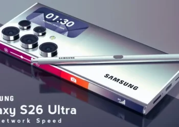 صورة تُظهر تصميم سامسونج Galaxy S26 Ultra مع أبرز ميزاته مثل الكاميرا المتطورة والشحن السريع في 2026.