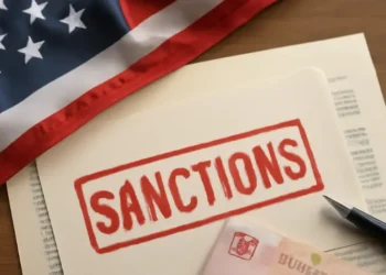 صورة توضح العقوبات الأمريكية التي استهدفت شركات صينية تشتري النفط الإيراني